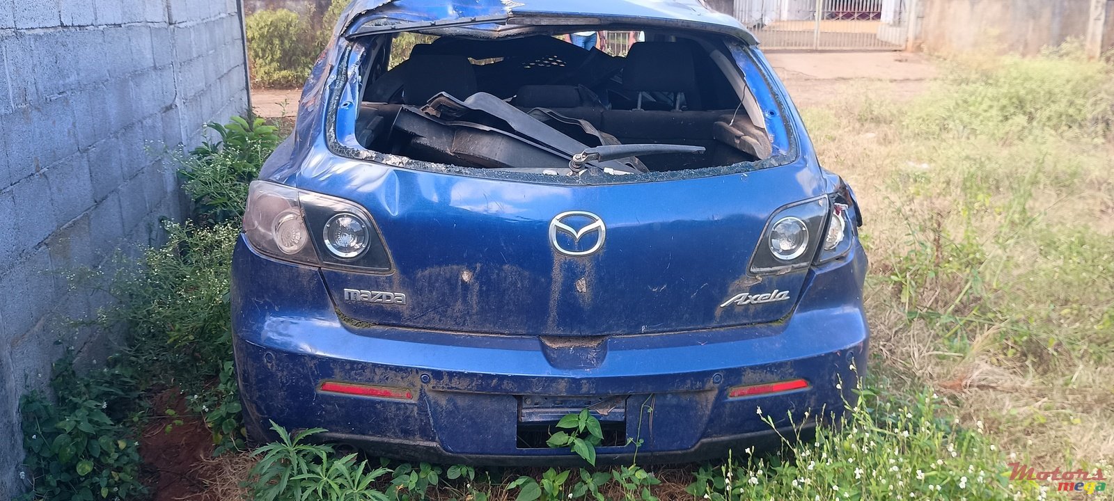 2005' Mazda 3 photo #1