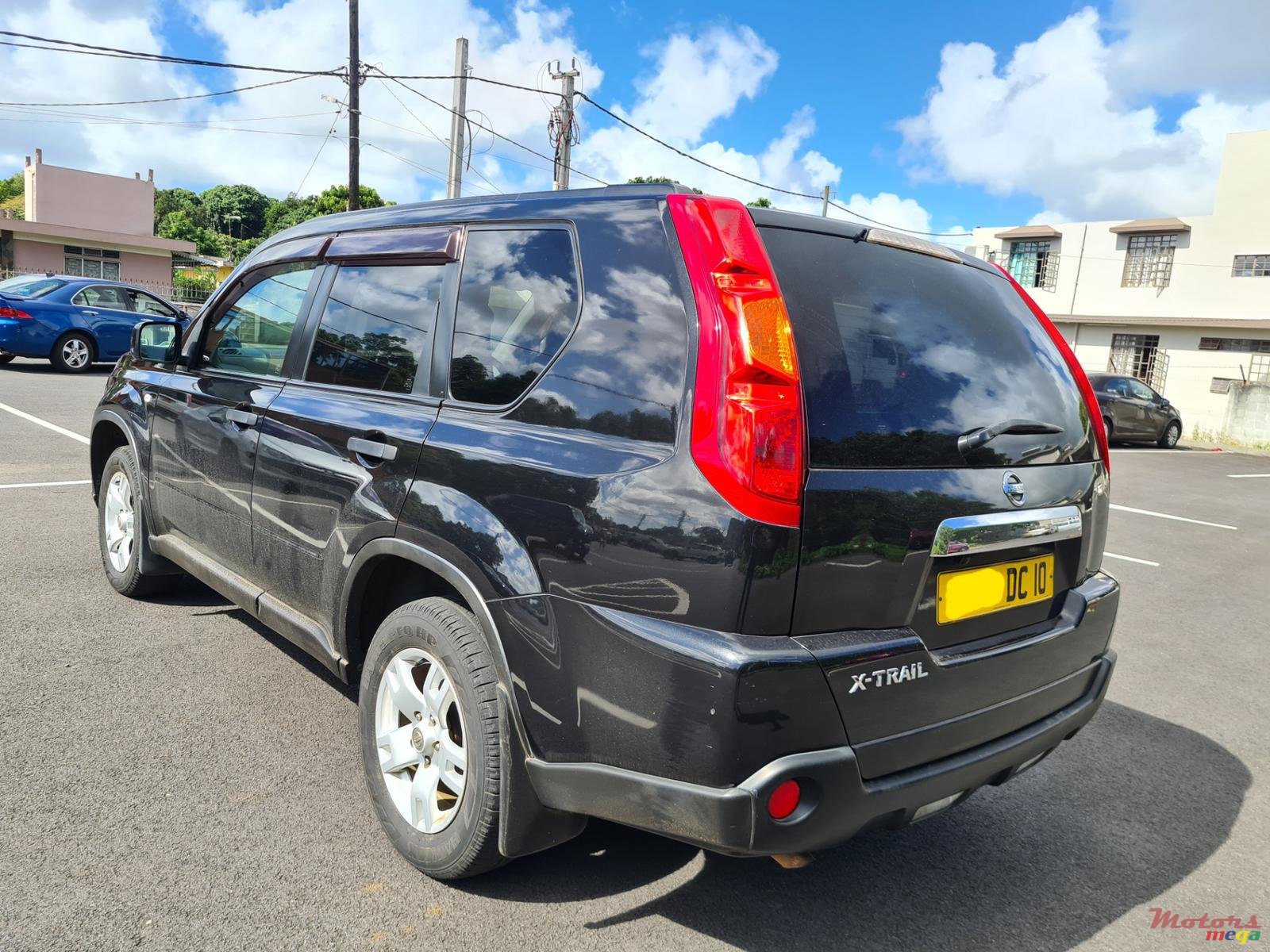 2010' Nissan X-Trail 4x4 photo #3