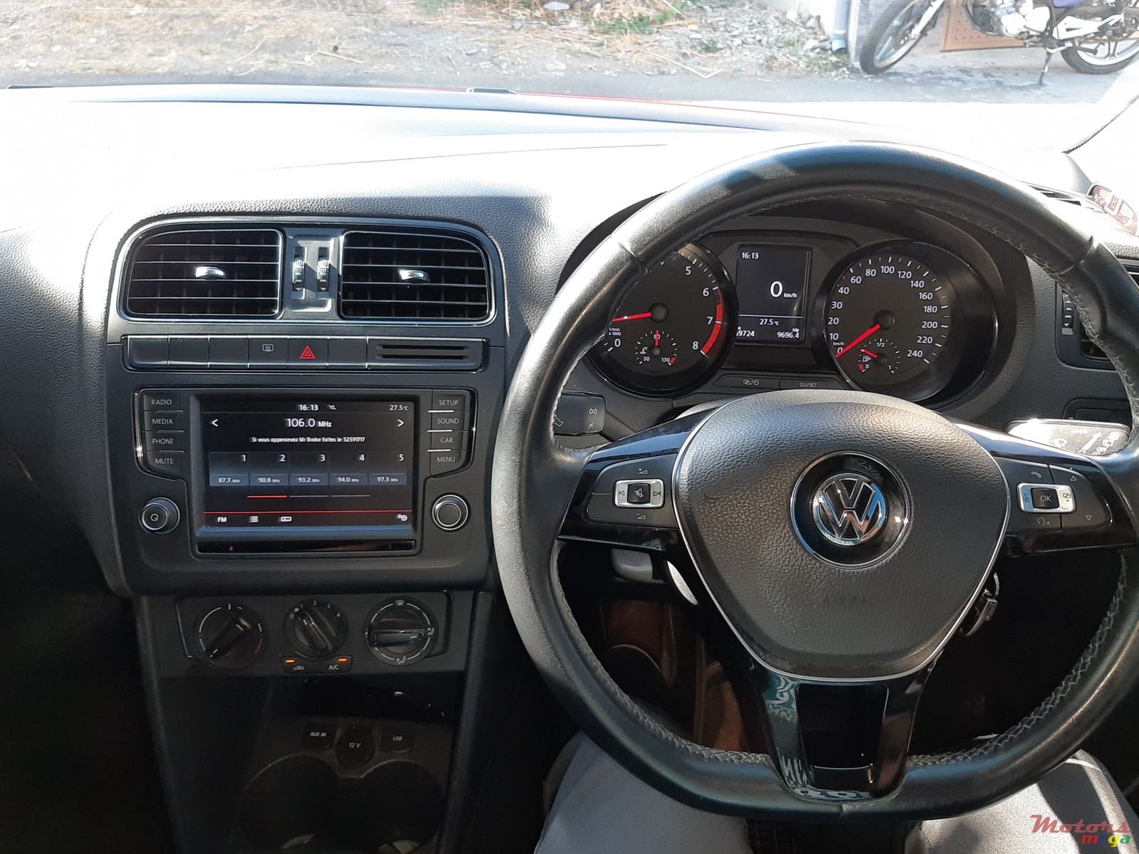 2016' Volkswagen Polo photo #3