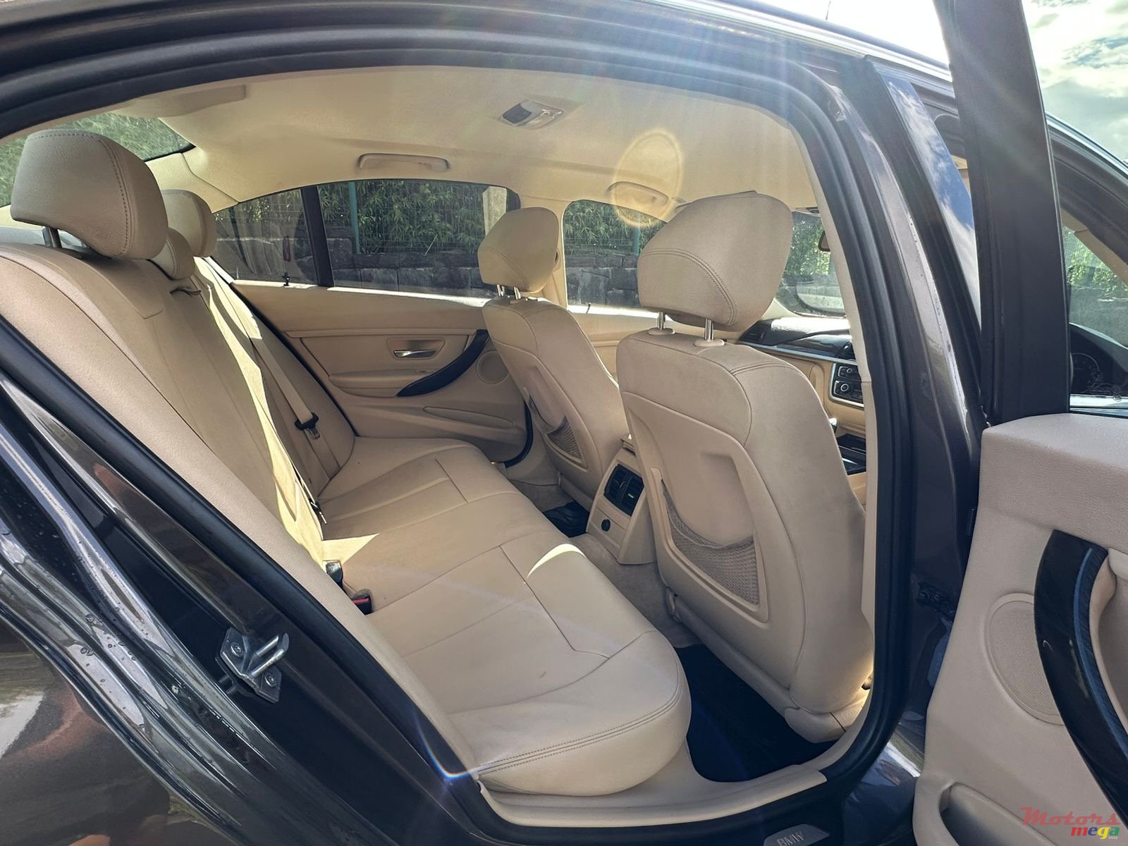 2015' BMW 316i photo #7