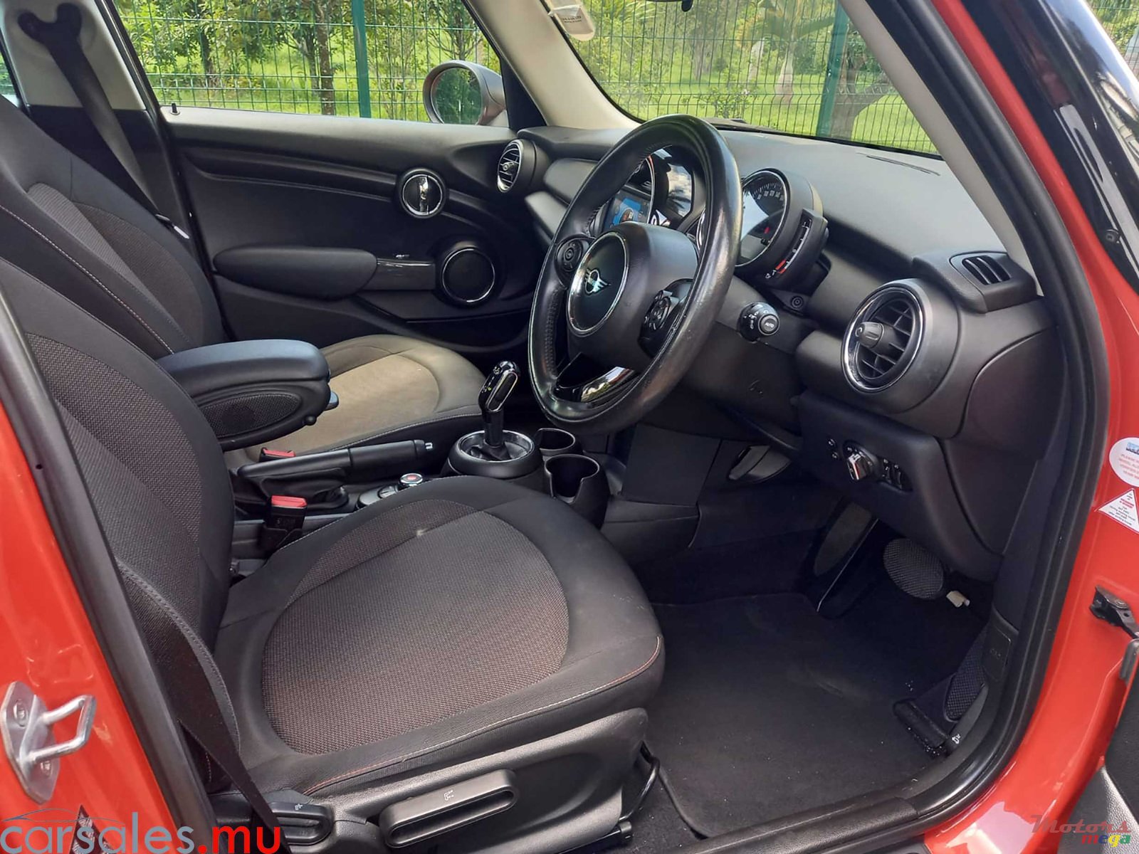 2020' MINI One 5 Doors photo #5