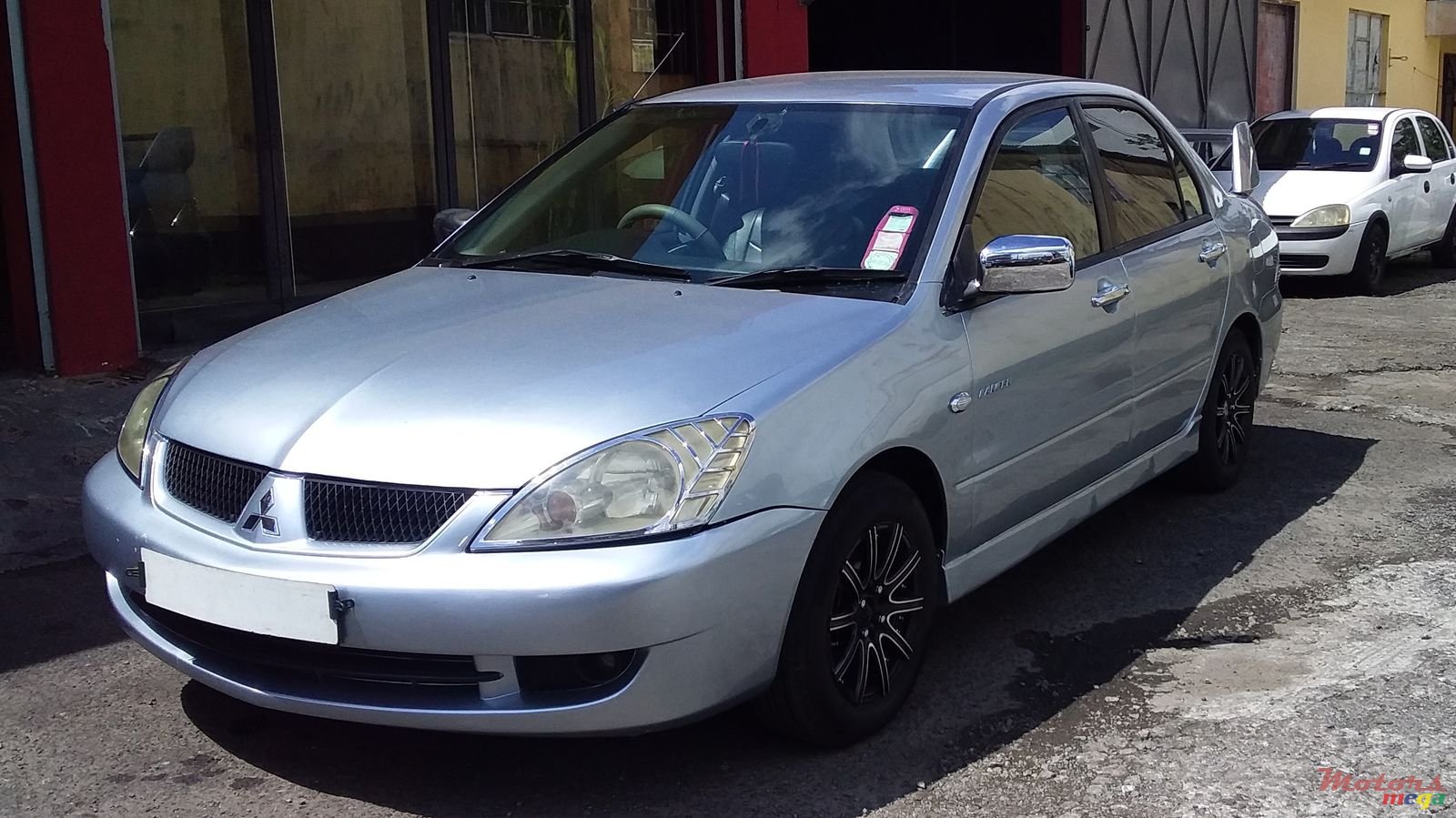 2004' Mitsubishi Lancer photo #2