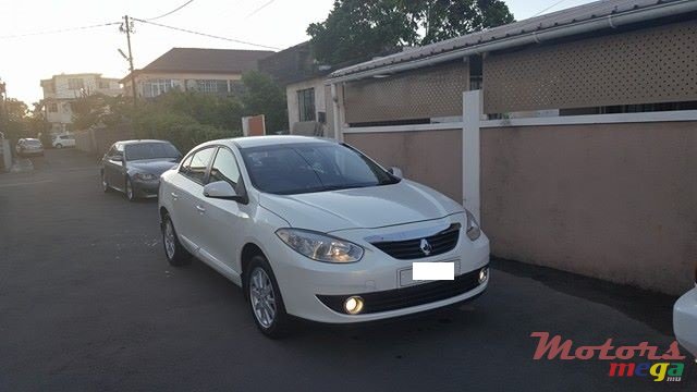 2011' Renault Fluence photo #1