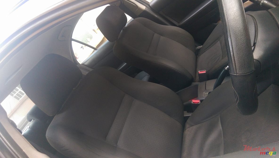 2008' Toyota Avensis photo #2