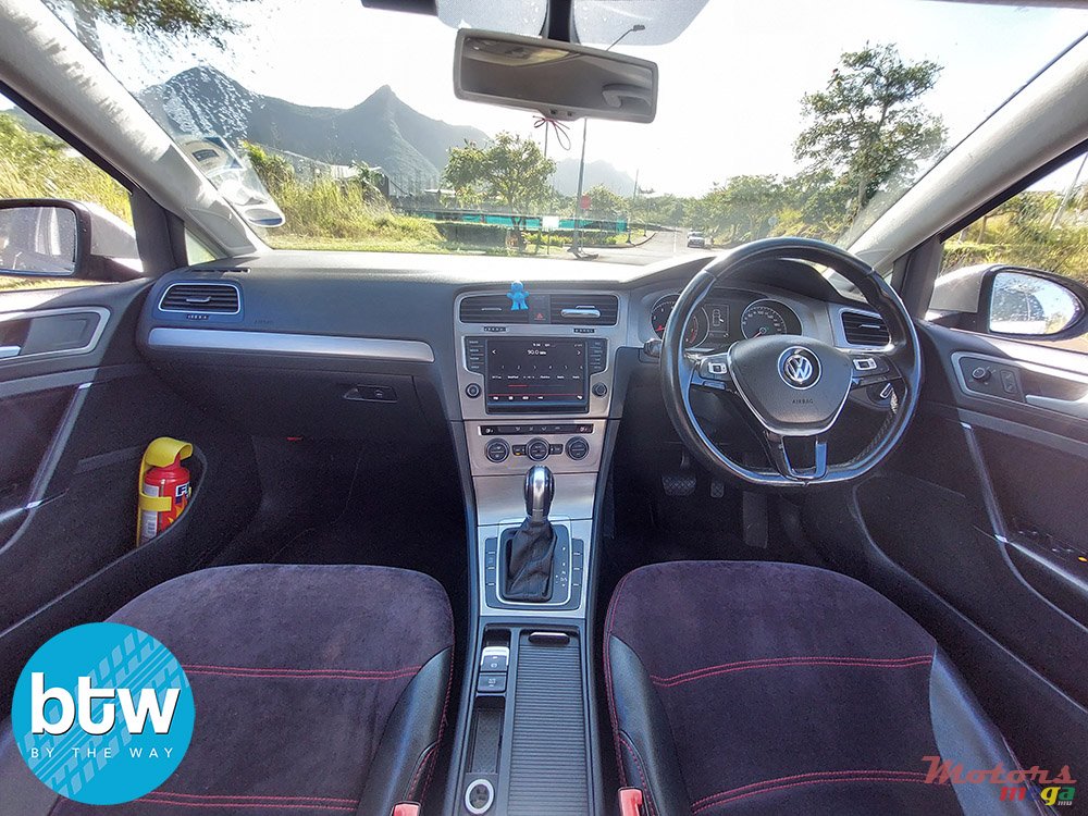 2015' Volkswagen Golf VII photo #6