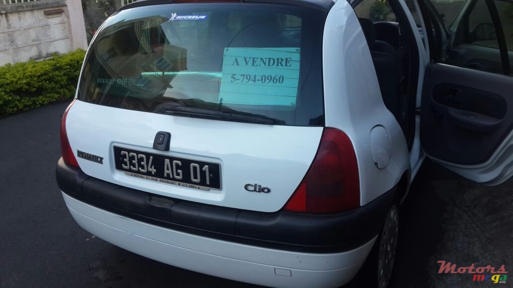 2001' Renault Clio photo #2