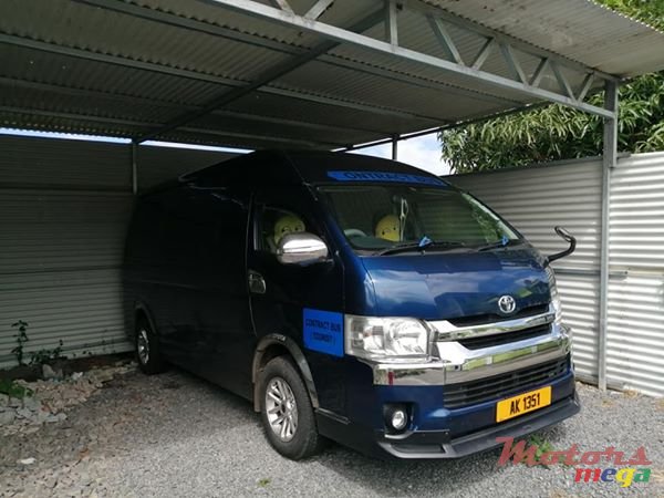2016' Toyota HiAce photo #3
