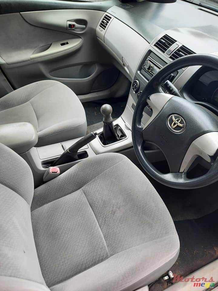 2009' Toyota Axio photo #1