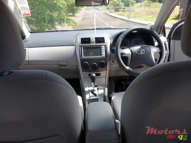 2011' Toyota Corolla Axio photo #7