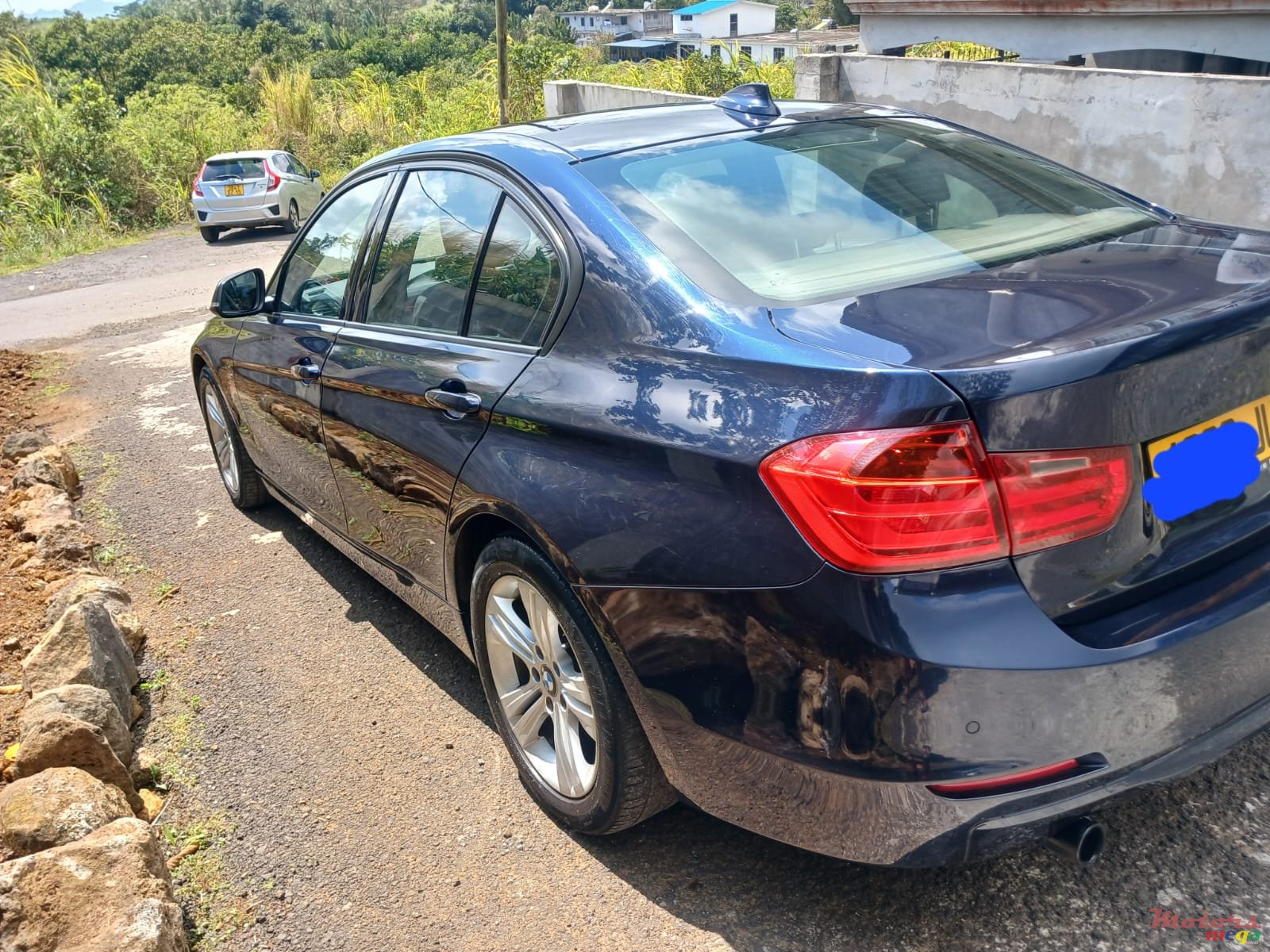 2013' BMW 3 Series photo #2