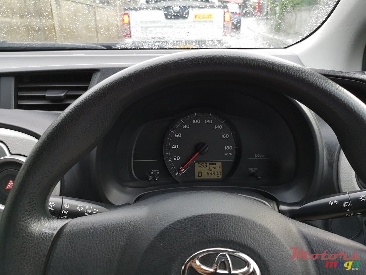 2011' Toyota Vitz photo #3