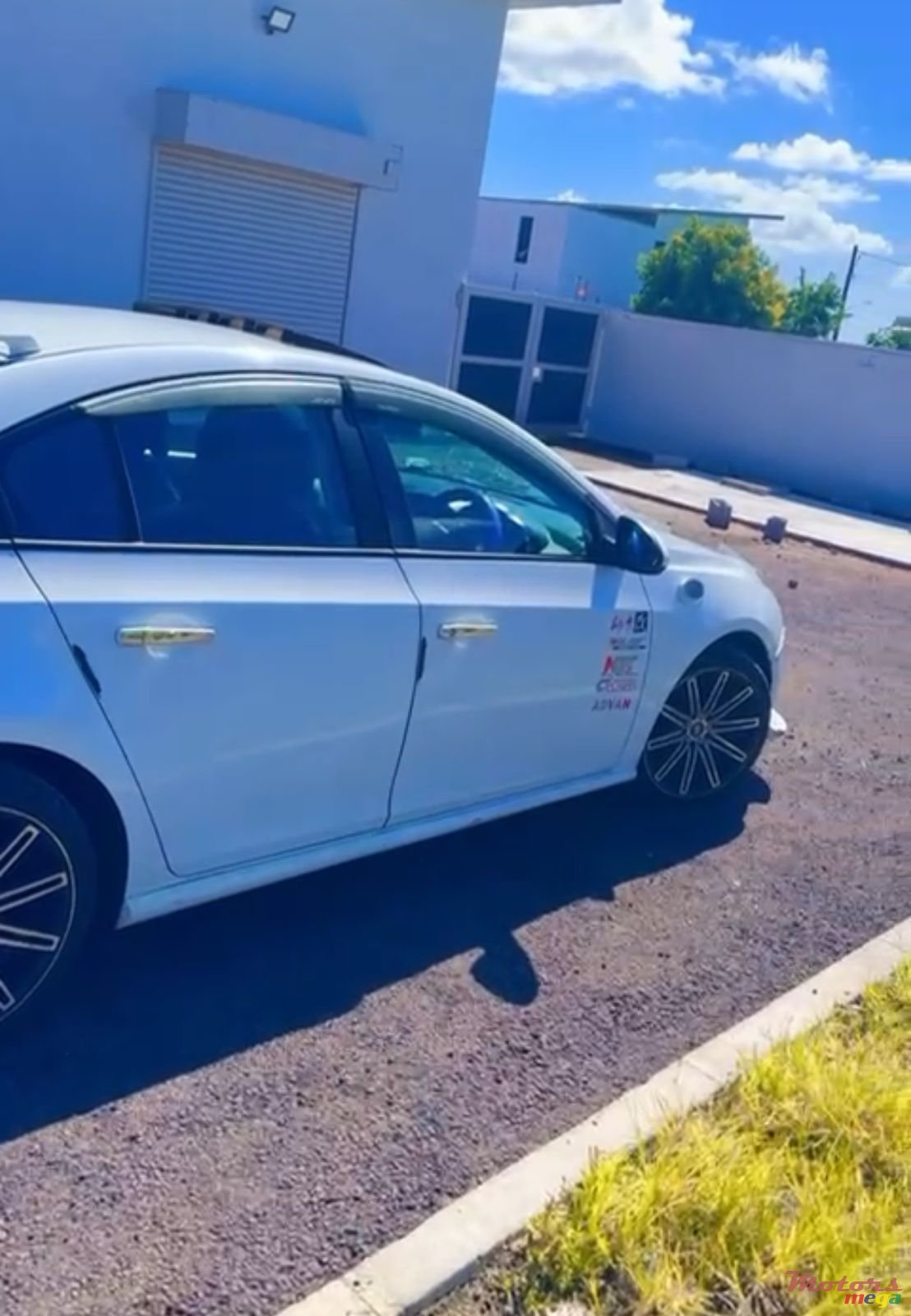 2010' Chevrolet Cruze photo #1