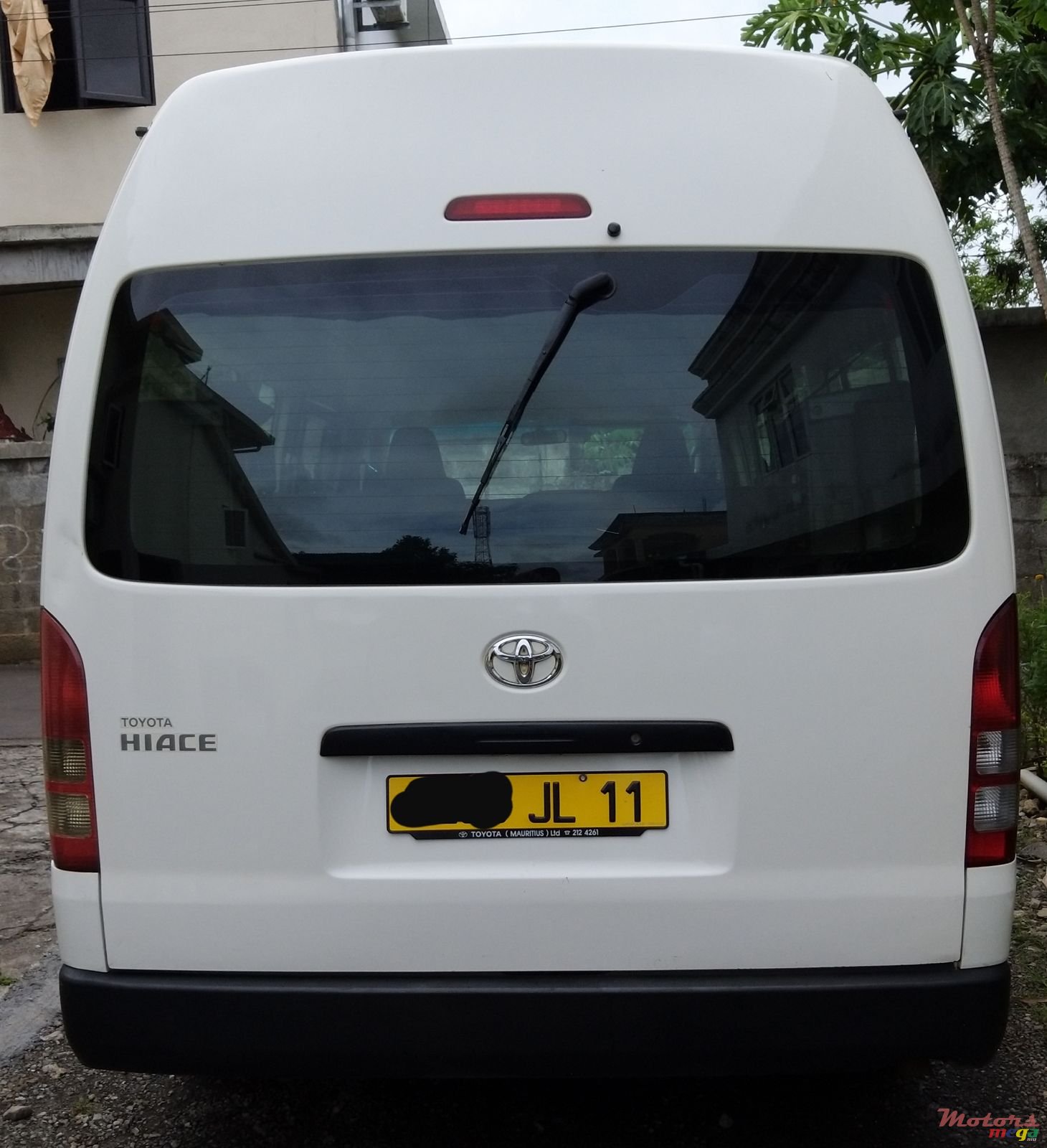 2011' Toyota HiAce photo #2