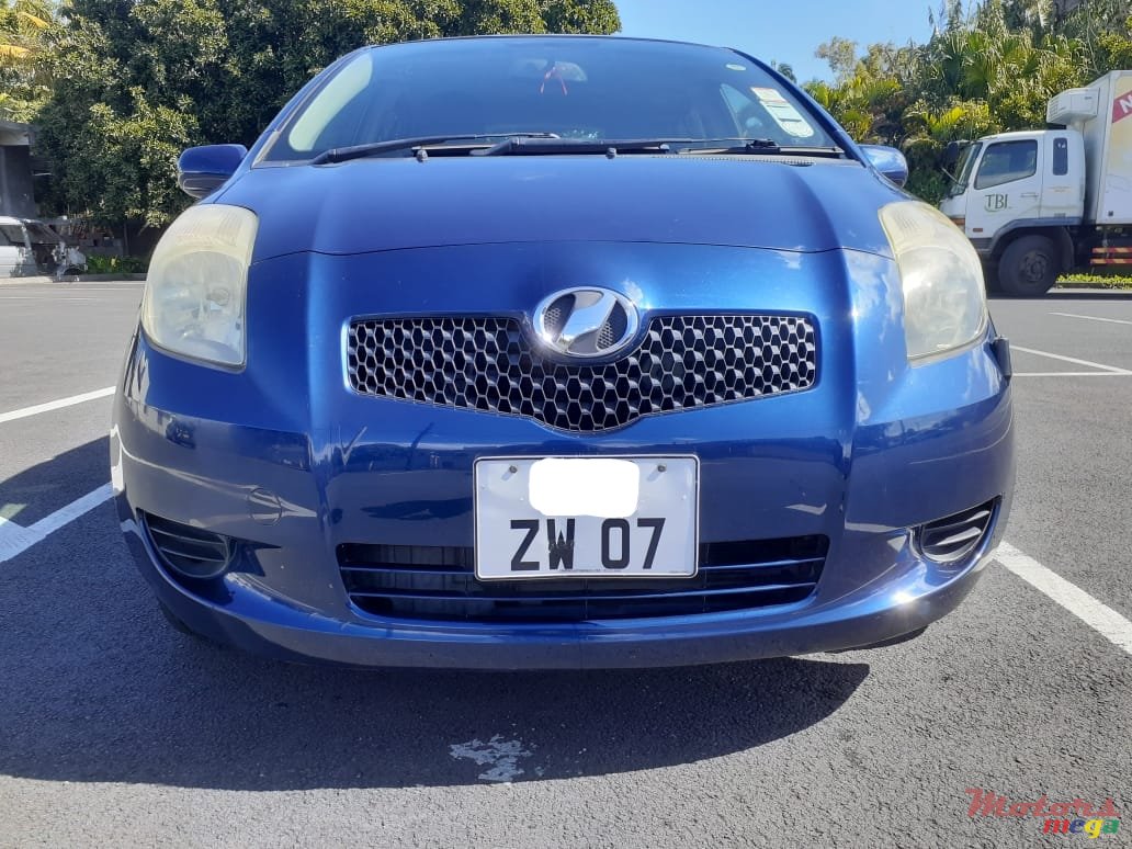 2007' Toyota Vitz automatic photo #2