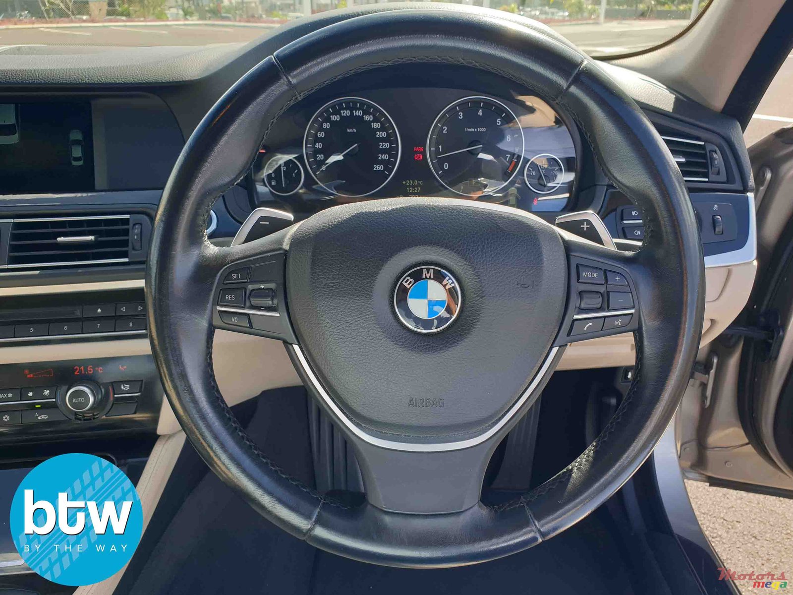 2010' BMW 5 Series 528i photo #7