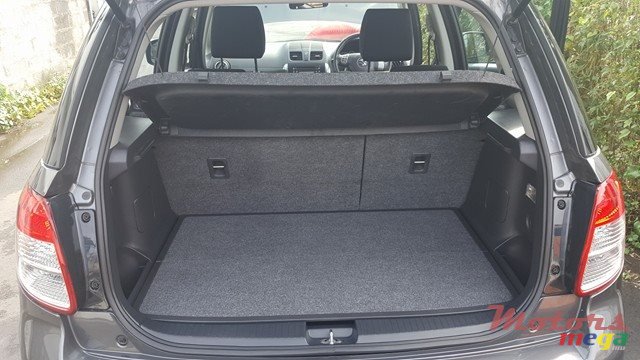 2011' Suzuki SX4 photo #4