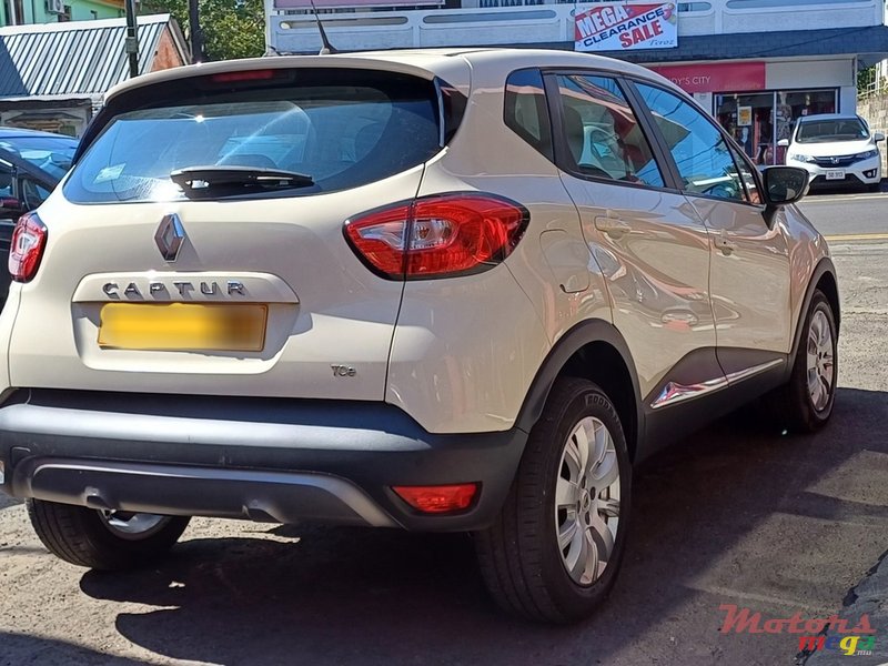 2016' Renault Captur photo #4