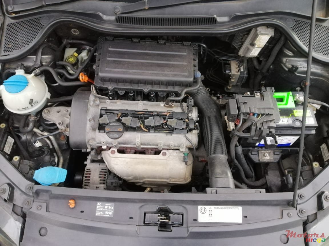 2010' Volkswagen Polo photo #3