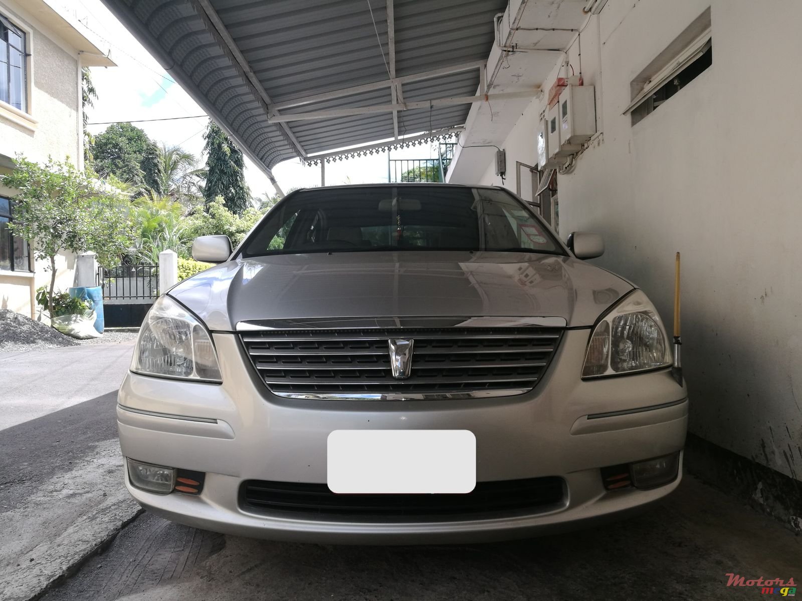 2002' Toyota Premio photo #2