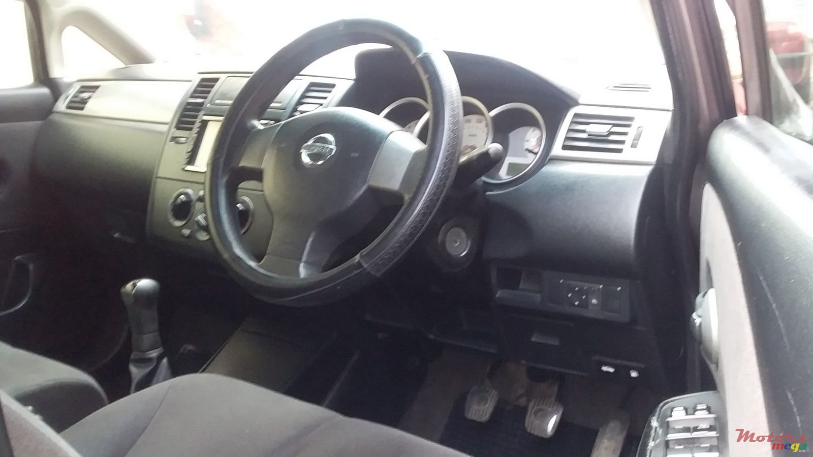 2009' Nissan Tiida photo #3