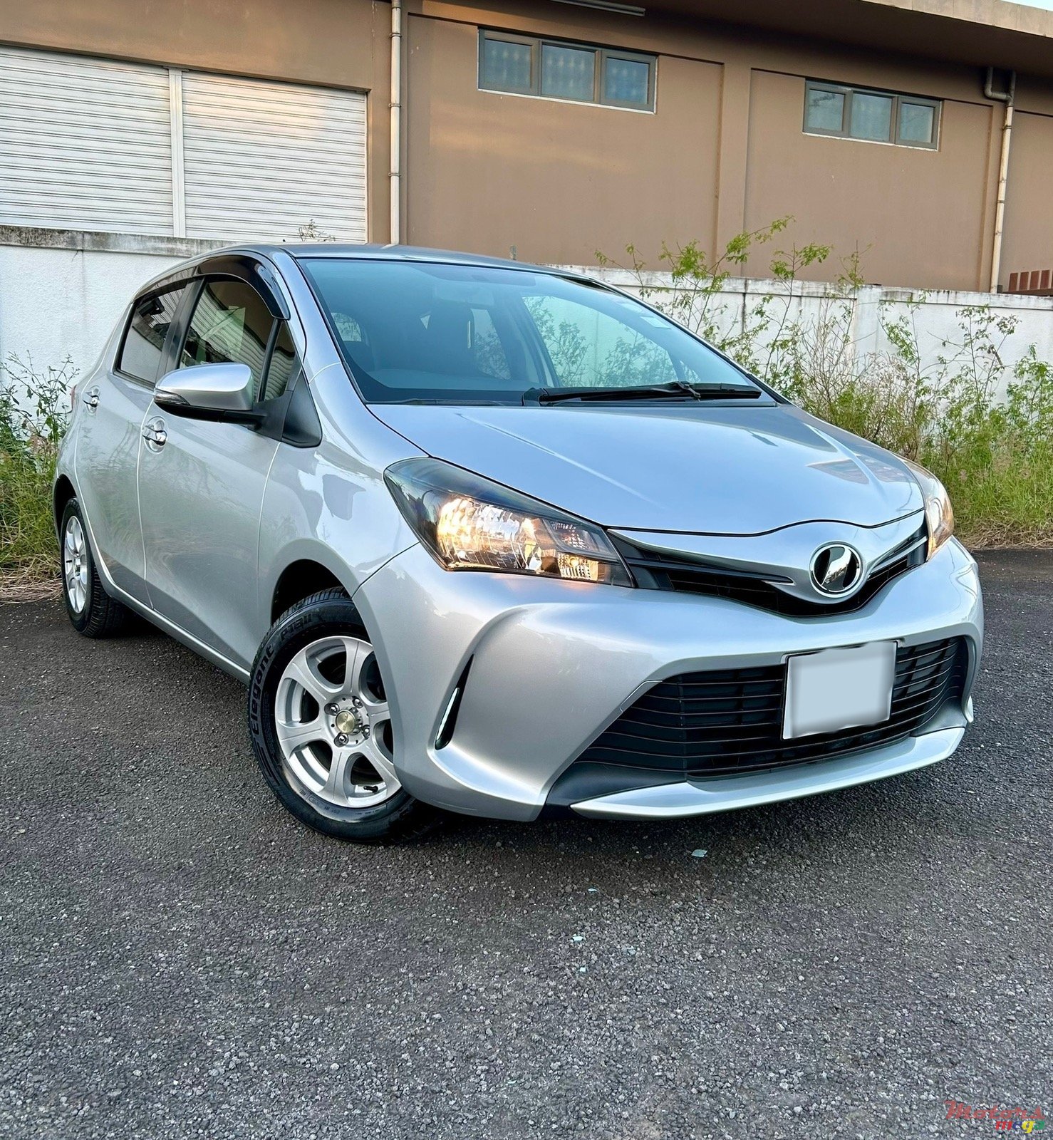 2016' Toyota Vitz photo #1