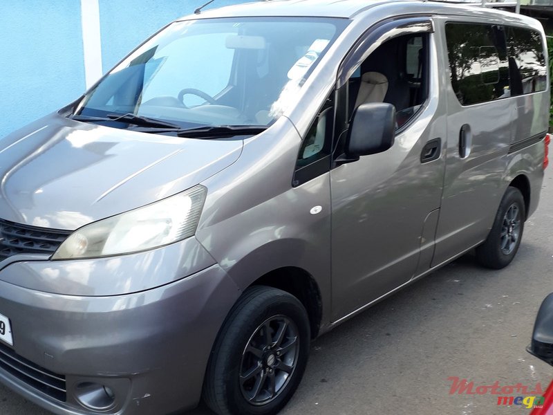 2009' Nissan NV200 Full Option photo #4