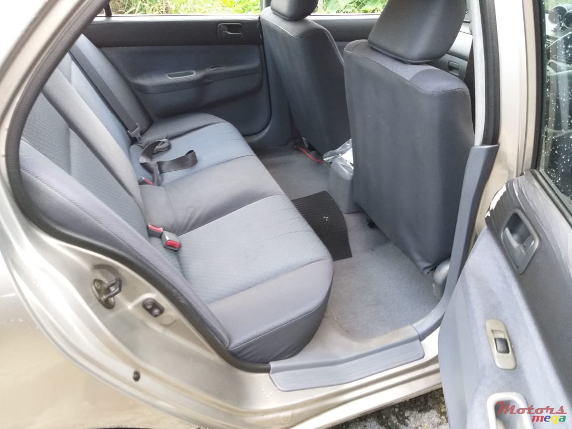 2003' Mitsubishi Lancer photo #7