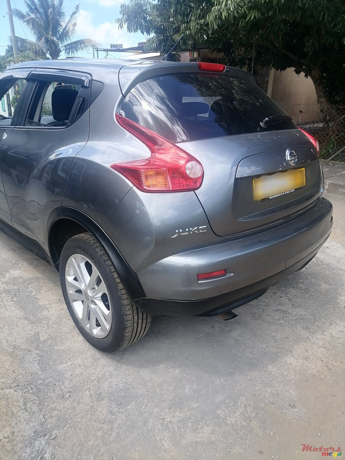 2012' Nissan Juke photo #2