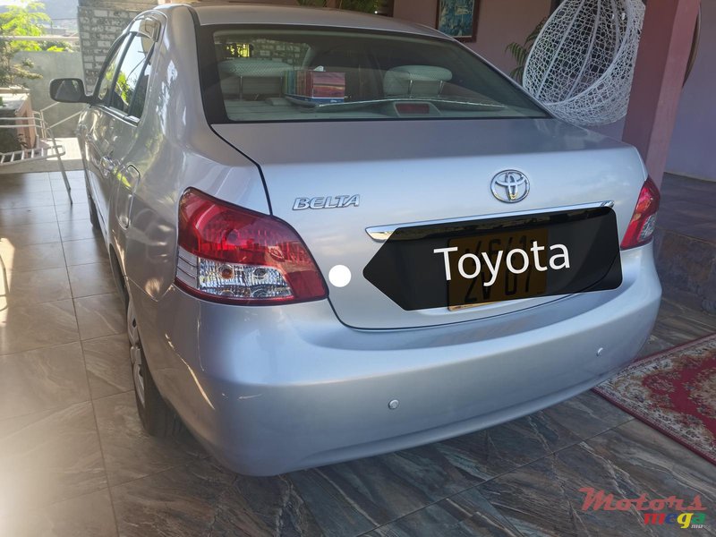 2007' Toyota Yaris Belta photo #1