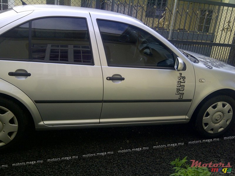 2002' Volkswagen Golf Bora photo #2