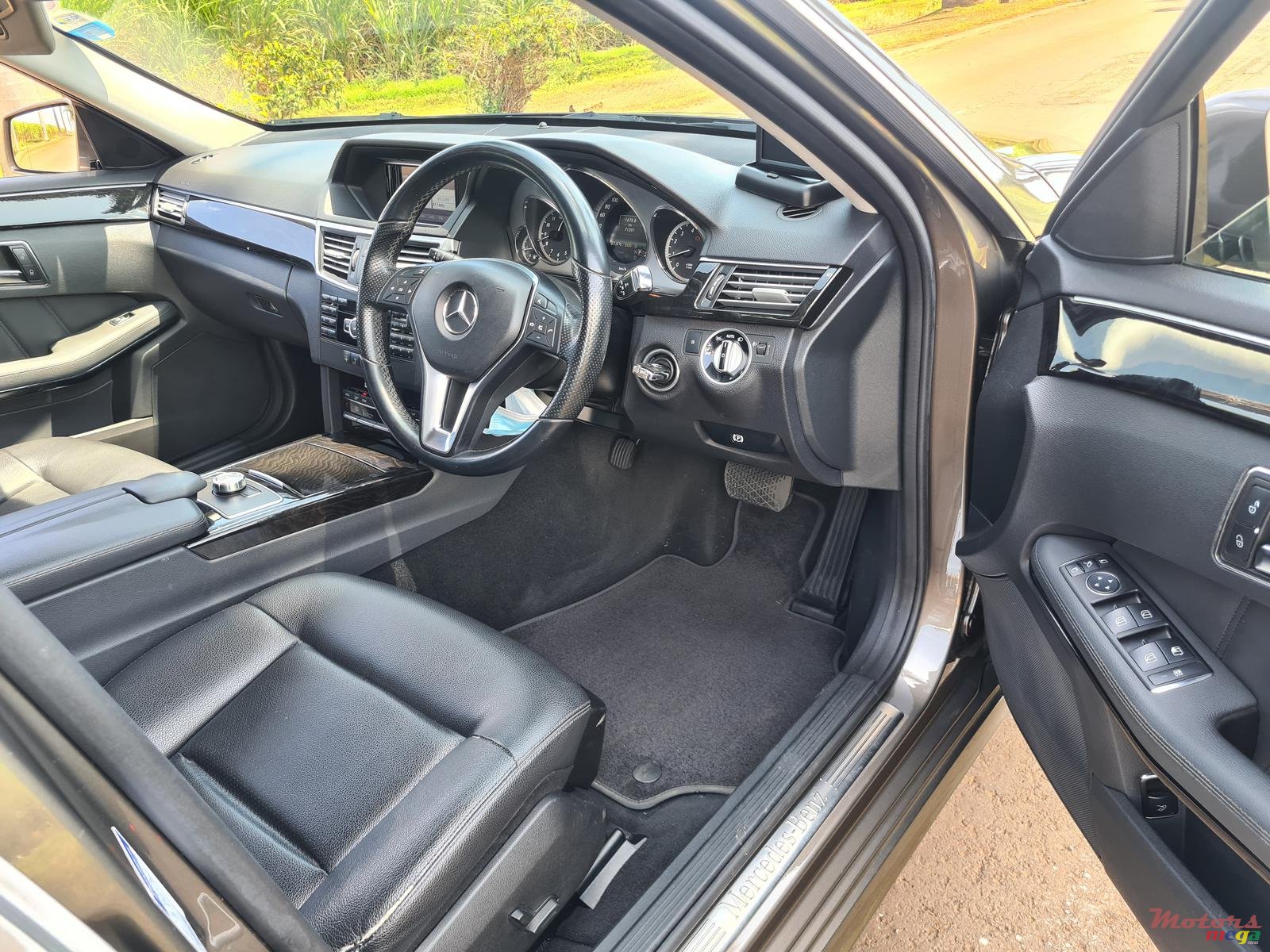 2013' Mercedes-Benz E250 automatic photo #7