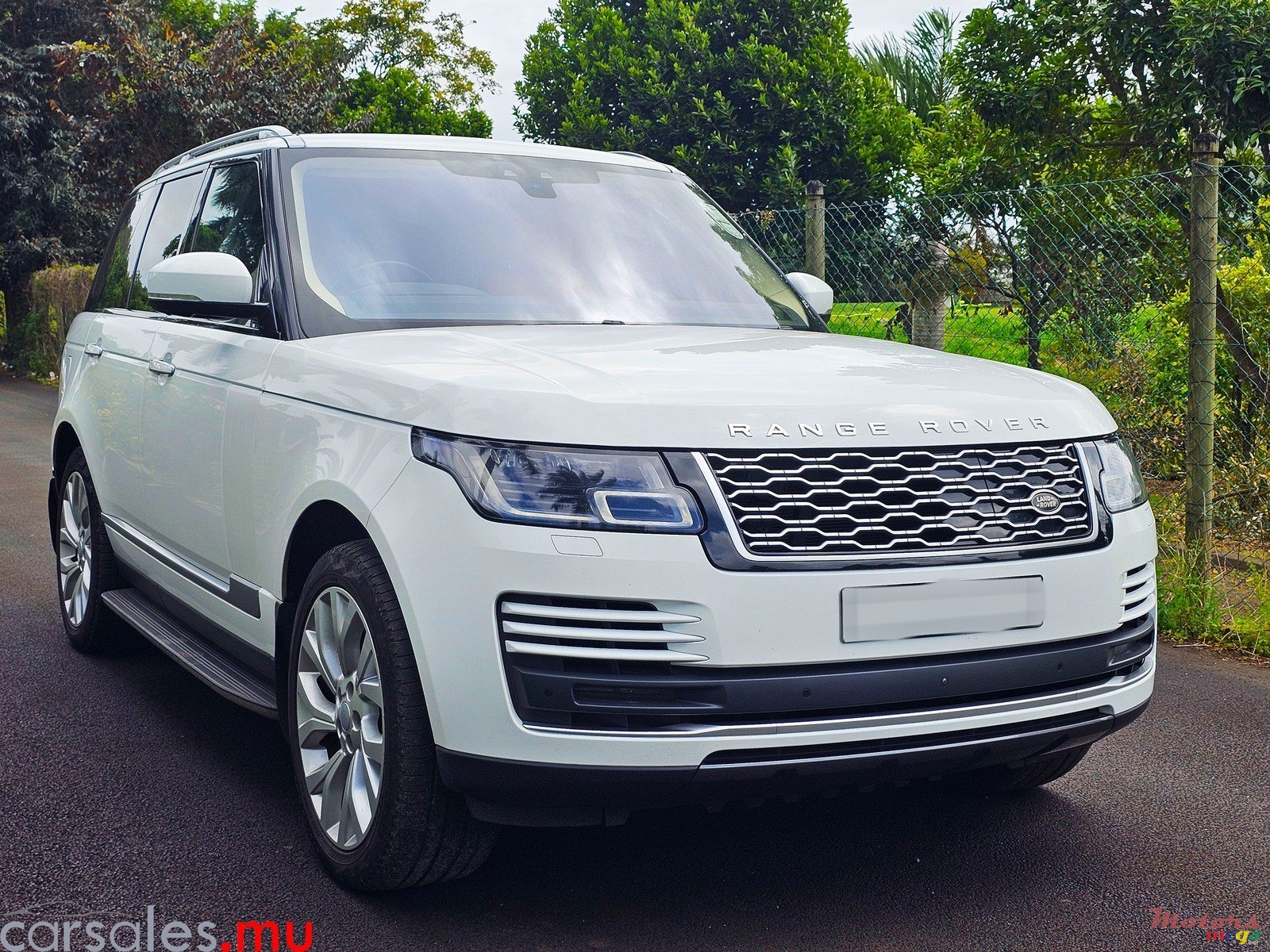 2020' Land Rover Range Rover Vogue SE P400e 2.0 Hybrid photo #1