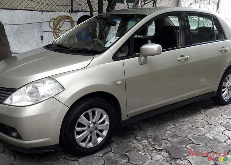 2005' Nissan Tiida photo #2