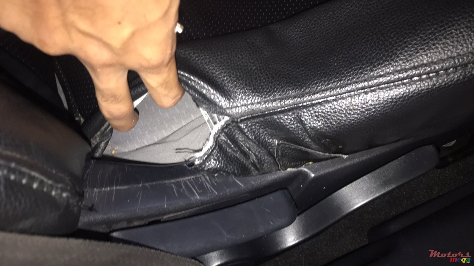 2011' Mitsubishi Lancer photo #3