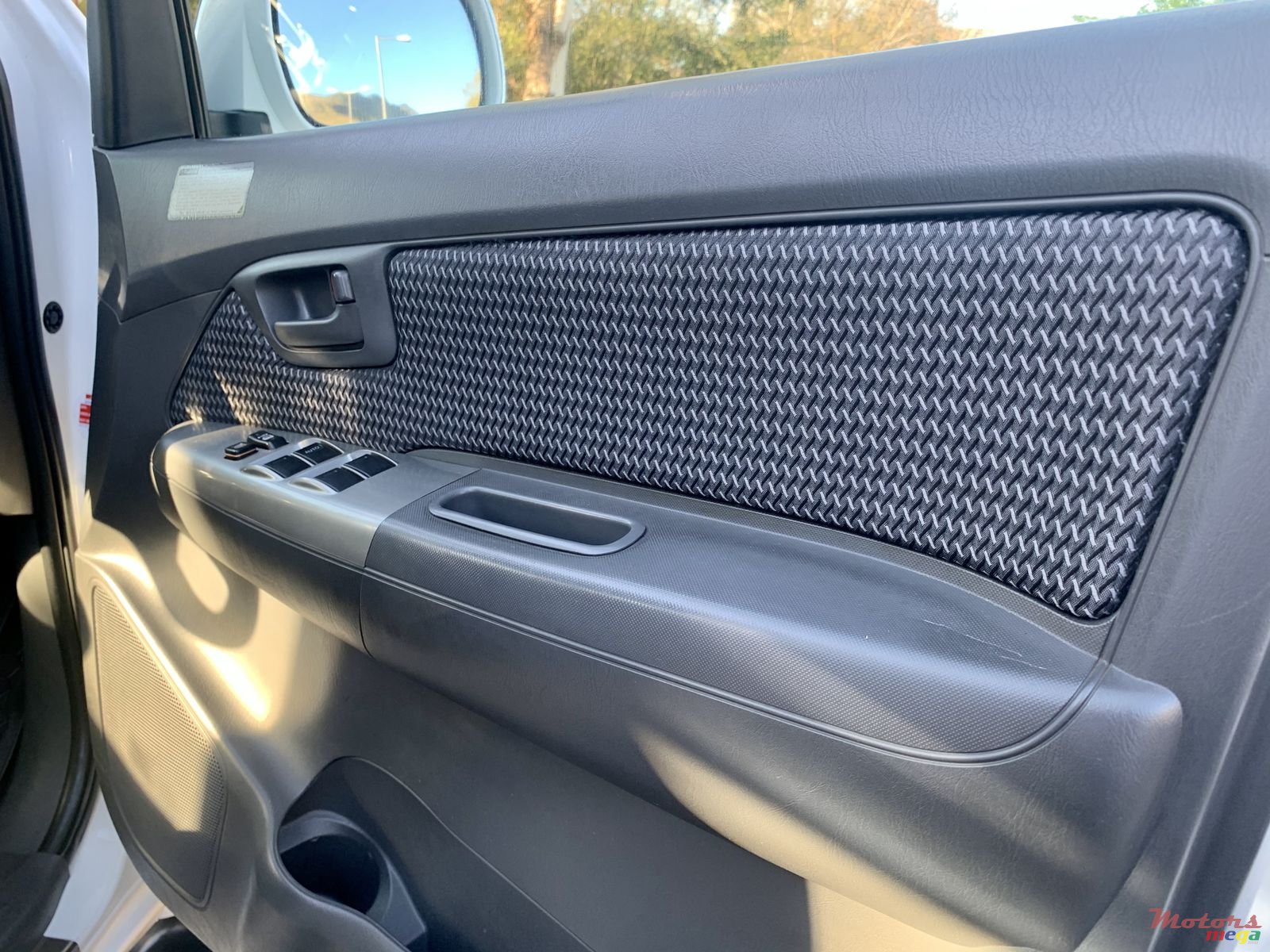 2013' Toyota Hilux 4x4 2.5 T photo #6