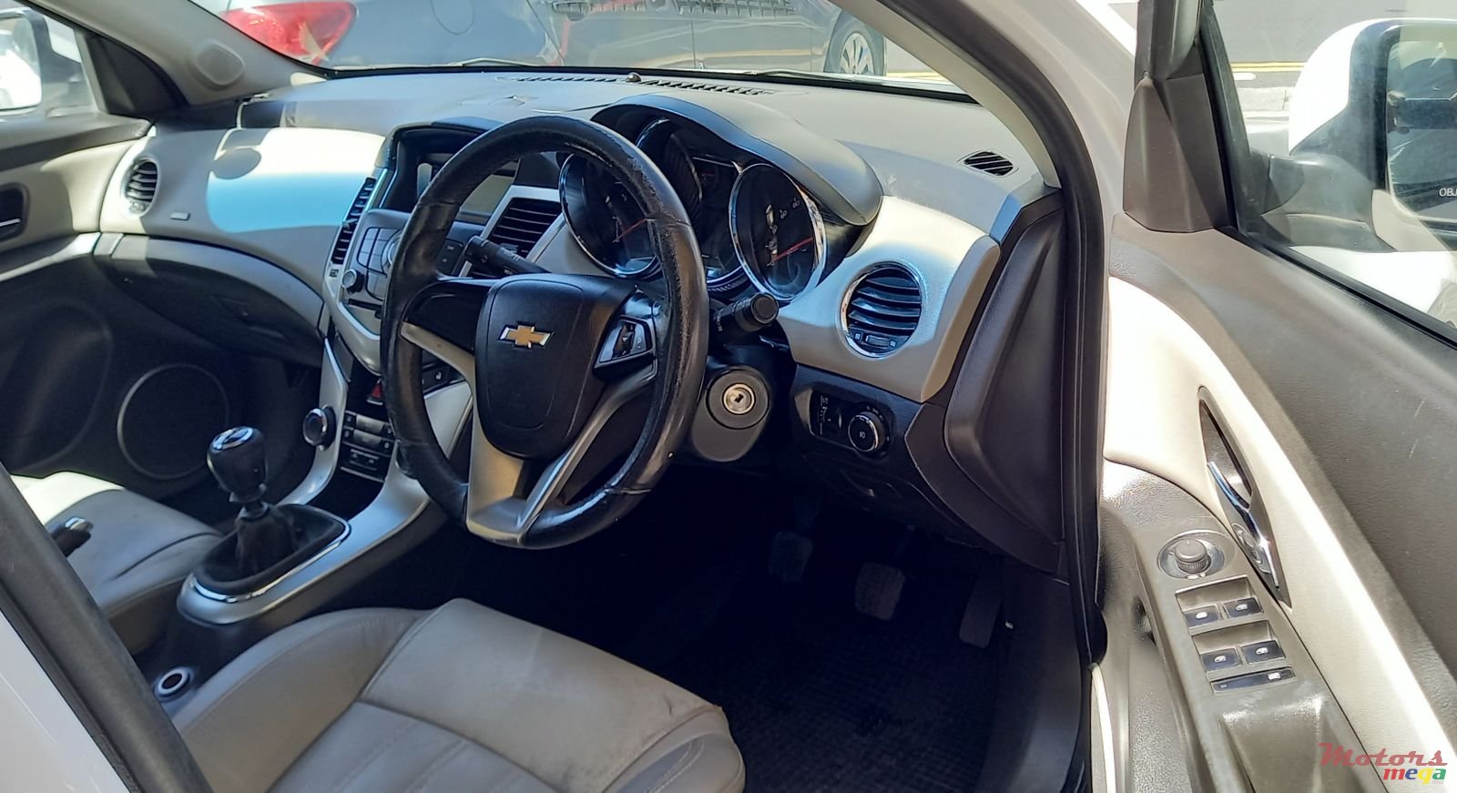 2012' Chevrolet Cruze LT photo #6