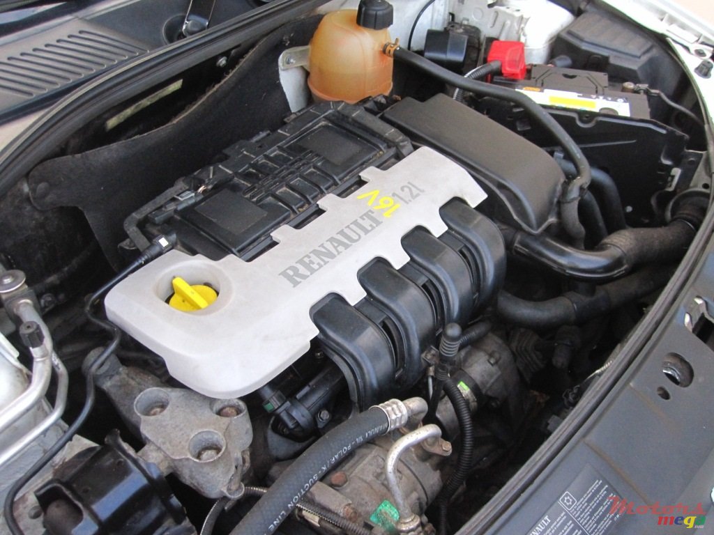 2002' Renault Clio PH2 photo #4
