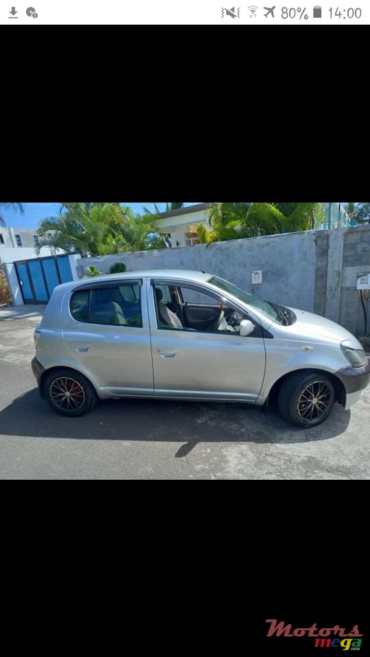 2000' Toyota Vitz photo #7