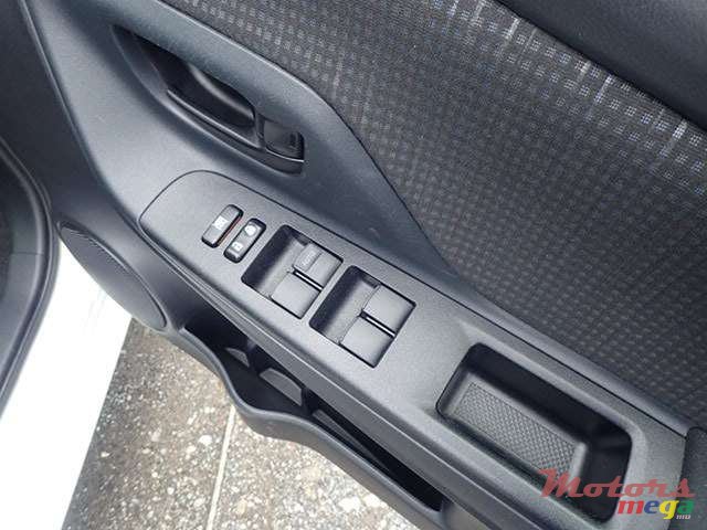 2017' Toyota Vitz photo #3