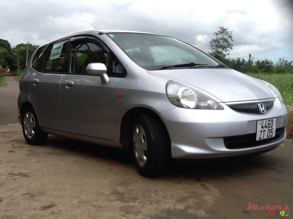 2005' Honda Fit photo #1