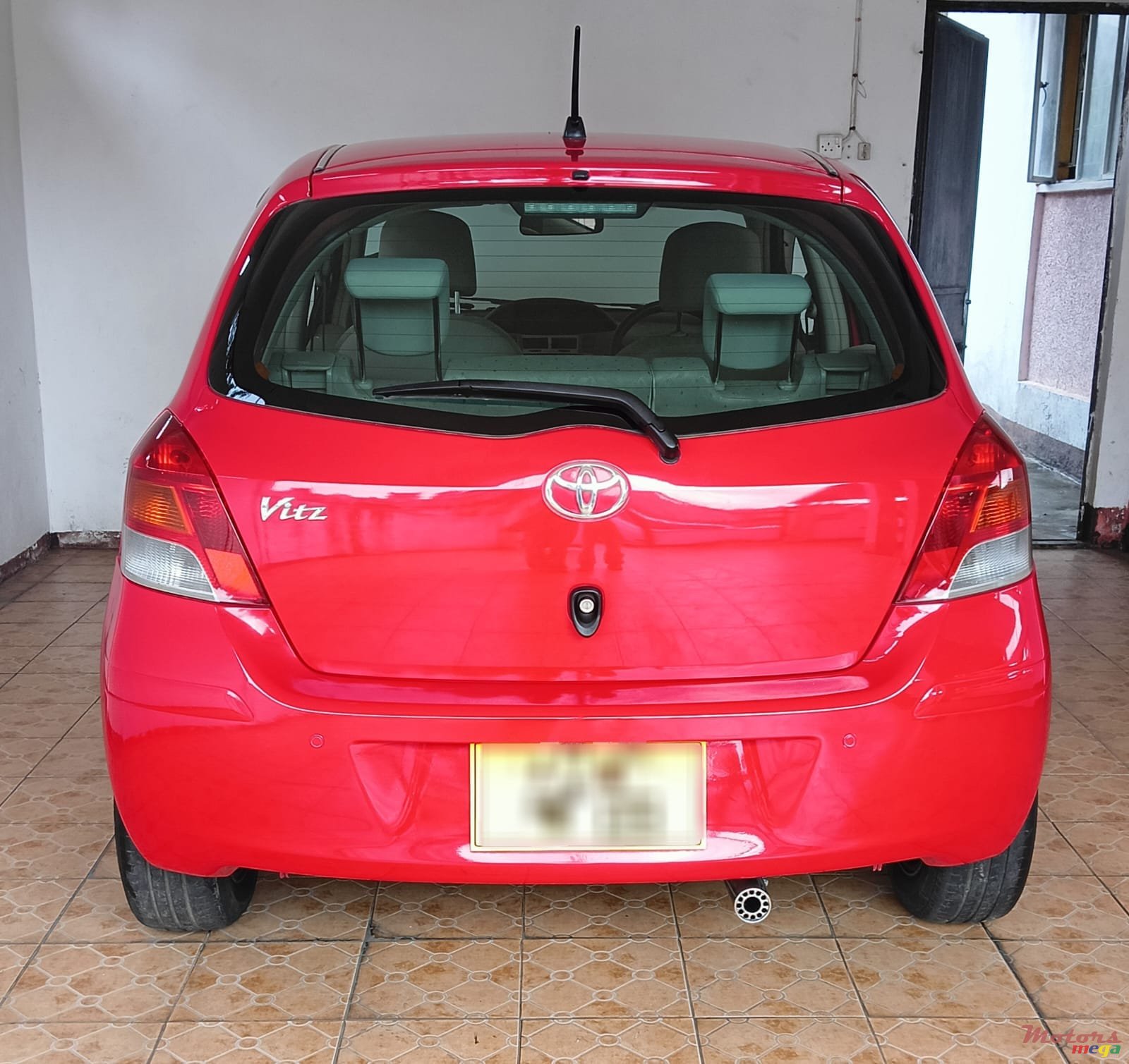 2009' Toyota Vitz photo #2