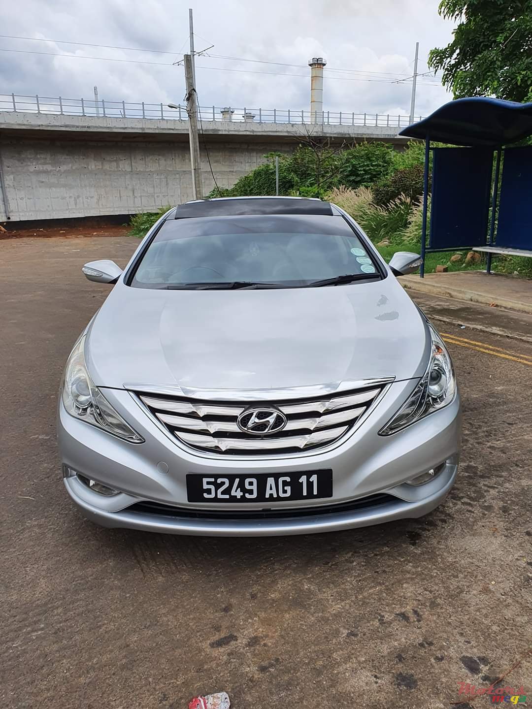 2011' Hyundai Sonata photo #2