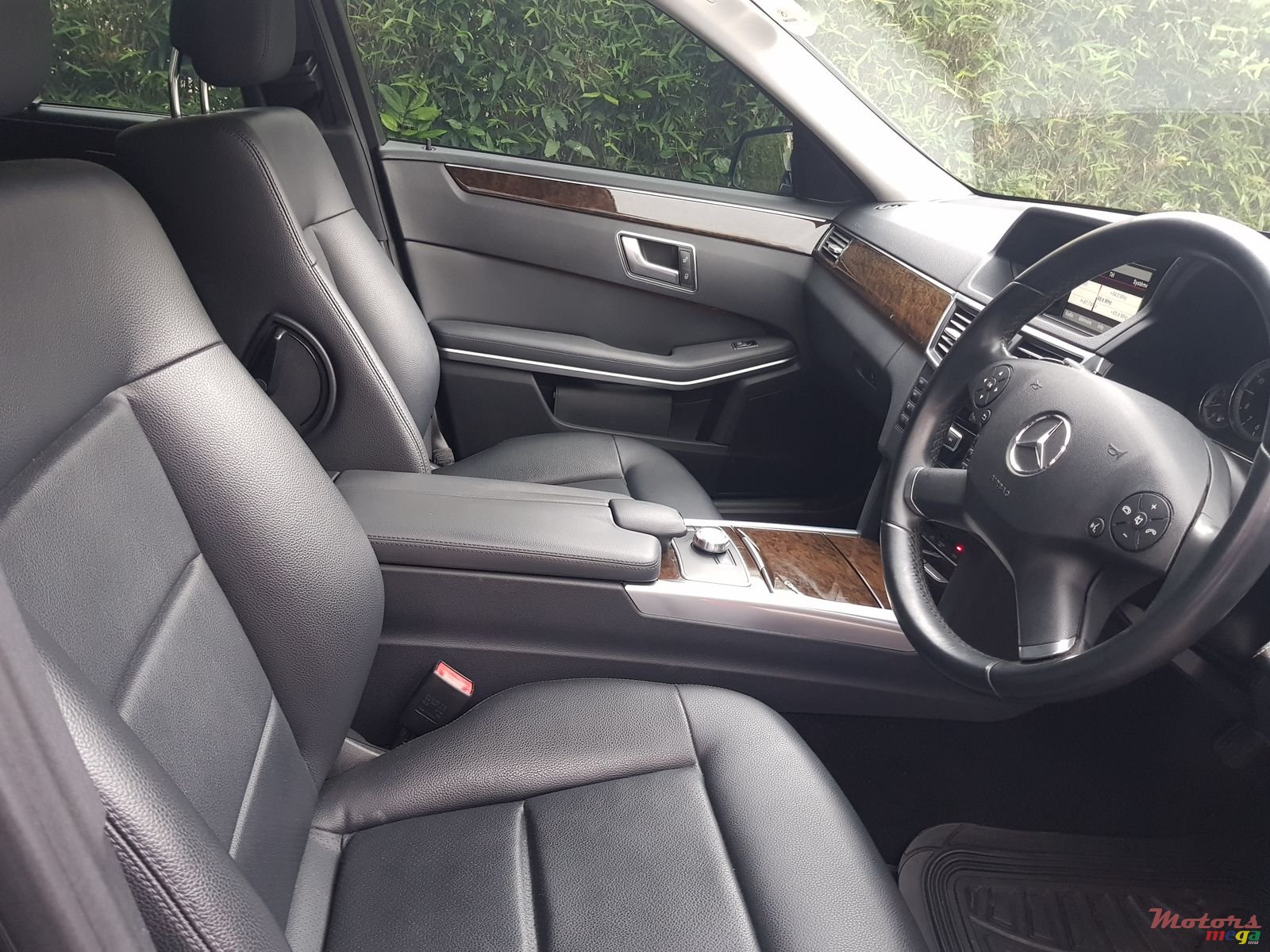 2013' Mercedes-Benz E250 photo #7