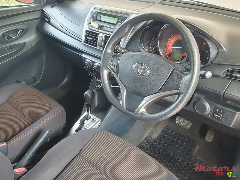 2015' Toyota Yaris photo #5