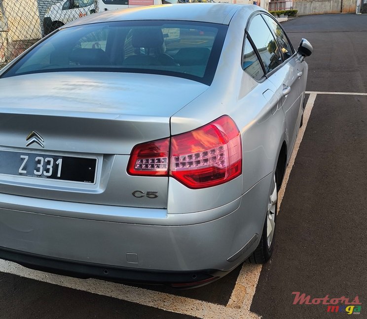 2010' Citroen C5 photo #5