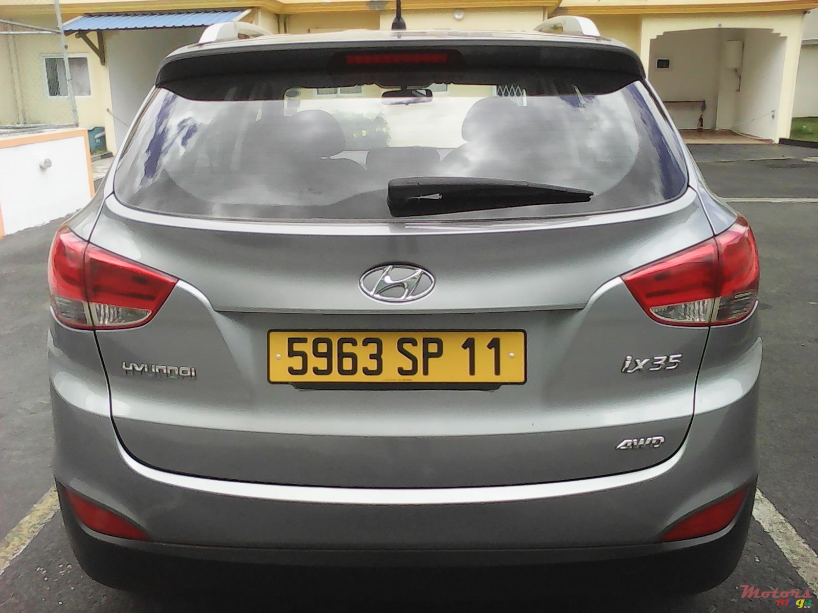 2011' Hyundai ix35 photo #3