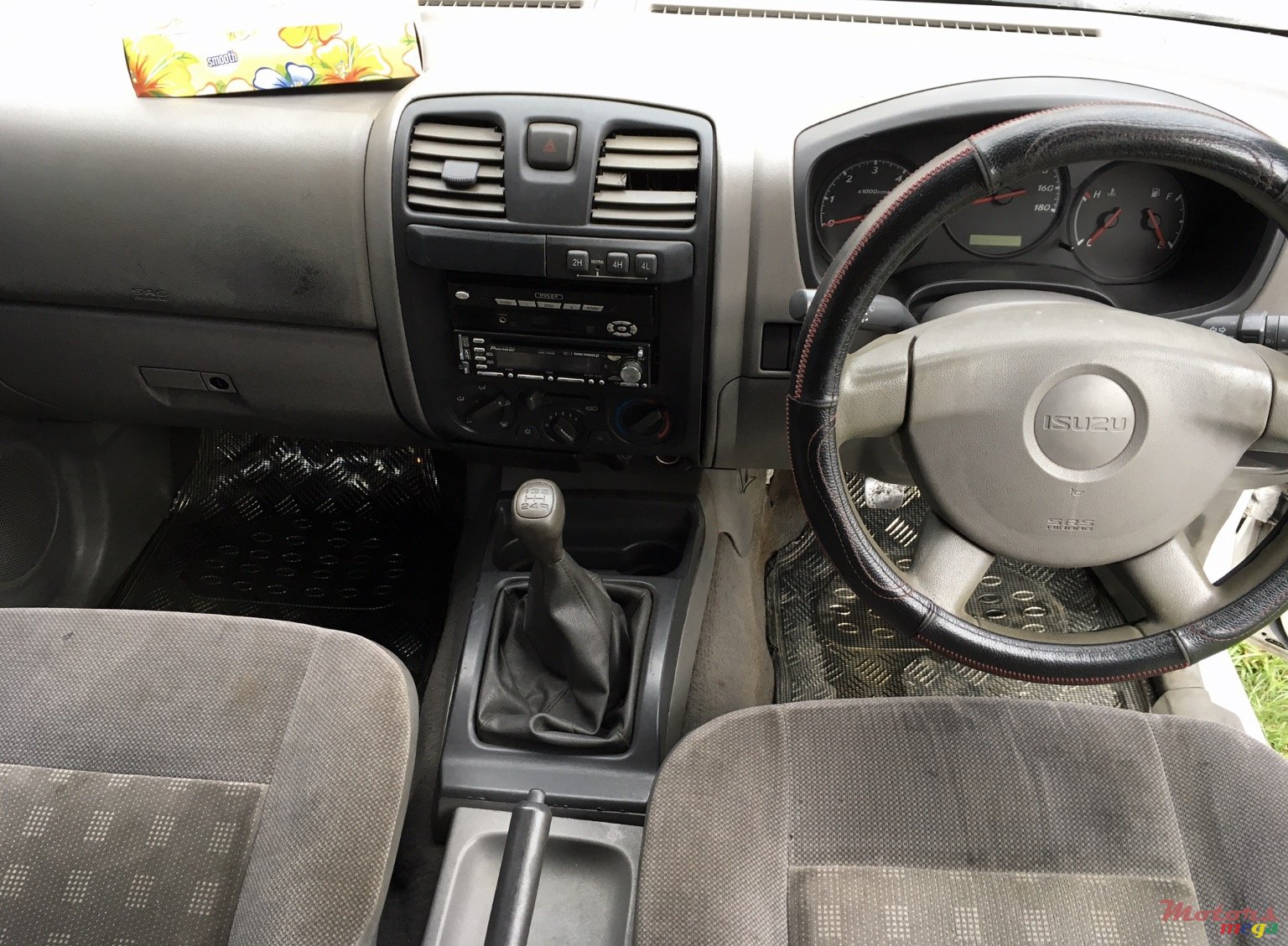 2004' Isuzu D-Max photo #3