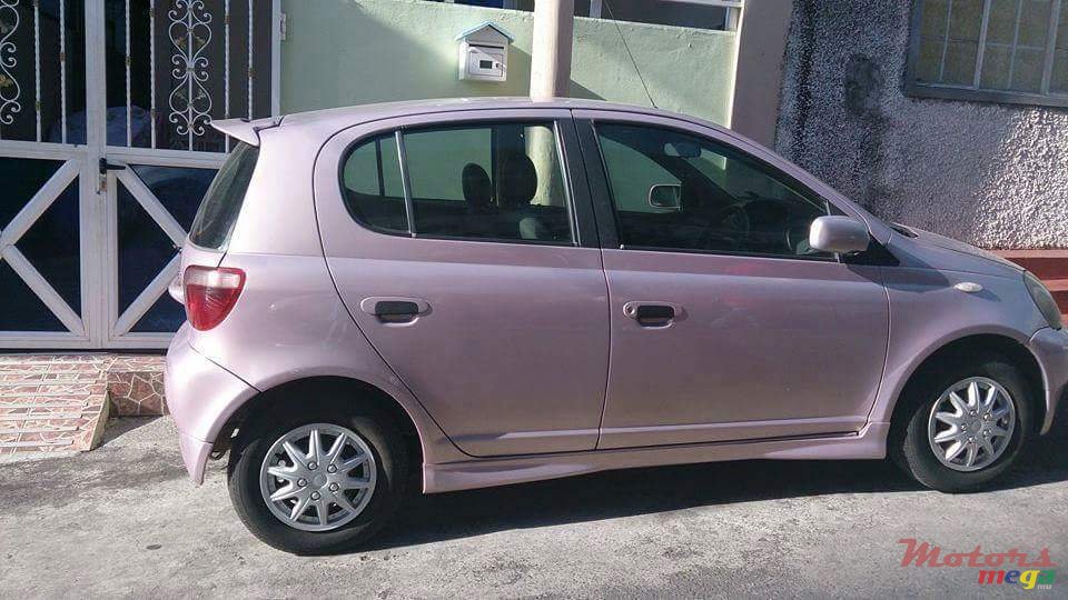 1999' Toyota Vitz photo #1