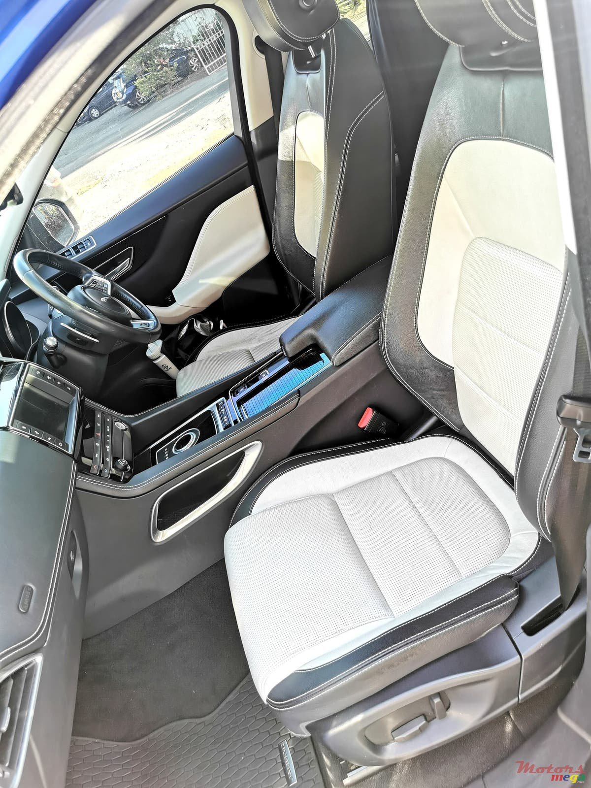 2017' Jaguar F-Pace F sport photo #7