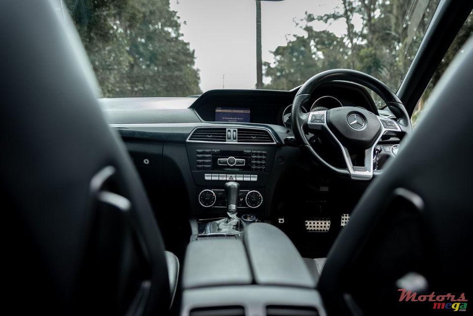 2011' Mercedes-Benz C 250 photo #5
